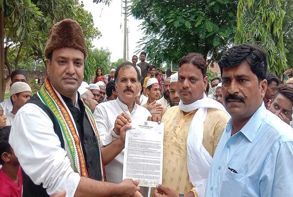 SP does not even have its caste vote left- Shahnawaz