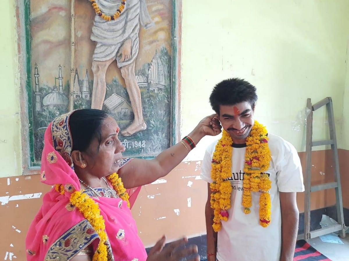 Son met his mother by initiative of Priyanka Gandhi in varanasi
