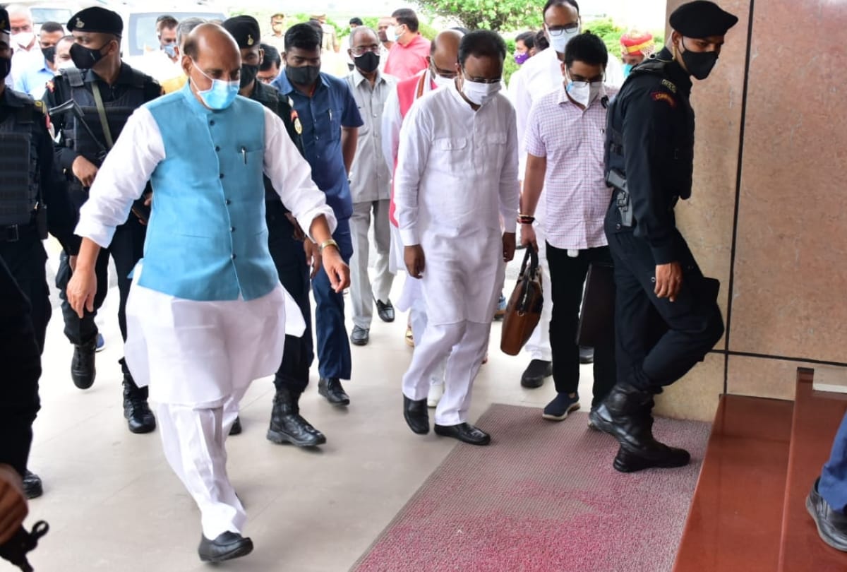 Defence Minister Rajnath Singh arrived Lucknow.