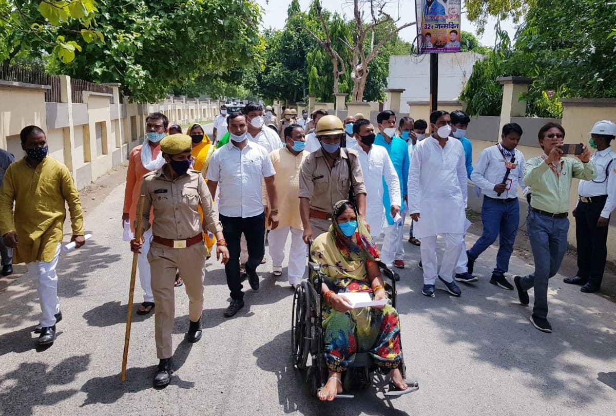 UP Zila Panchayat Adhyaksh Election 2021 Voting Updates in Mainpuri and Firozabad