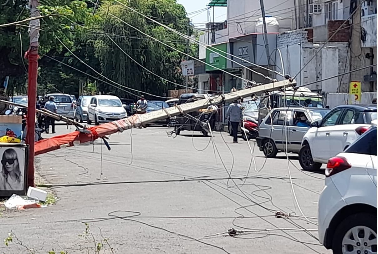weather forecast jammu kashmir Trees uprooted walls demolished following heavy winds in Jammu