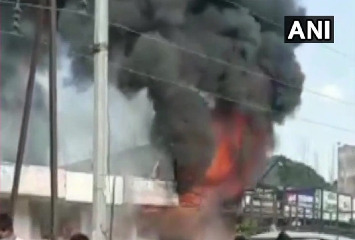 Maharashtra, Aurangabad godown packed with plastic items gutted in fire in