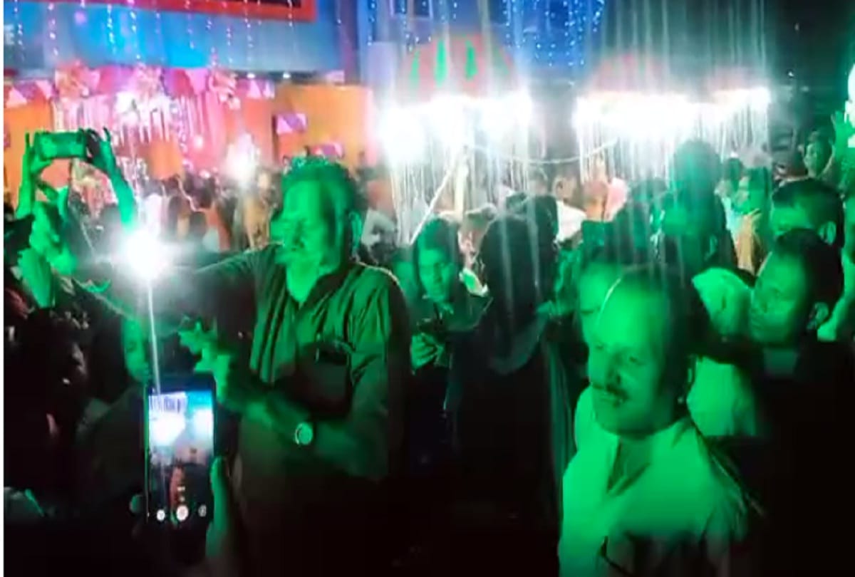 Minister of State Manohar Lal Panth dances on De De Pyaar De Pyaar De video goes viral