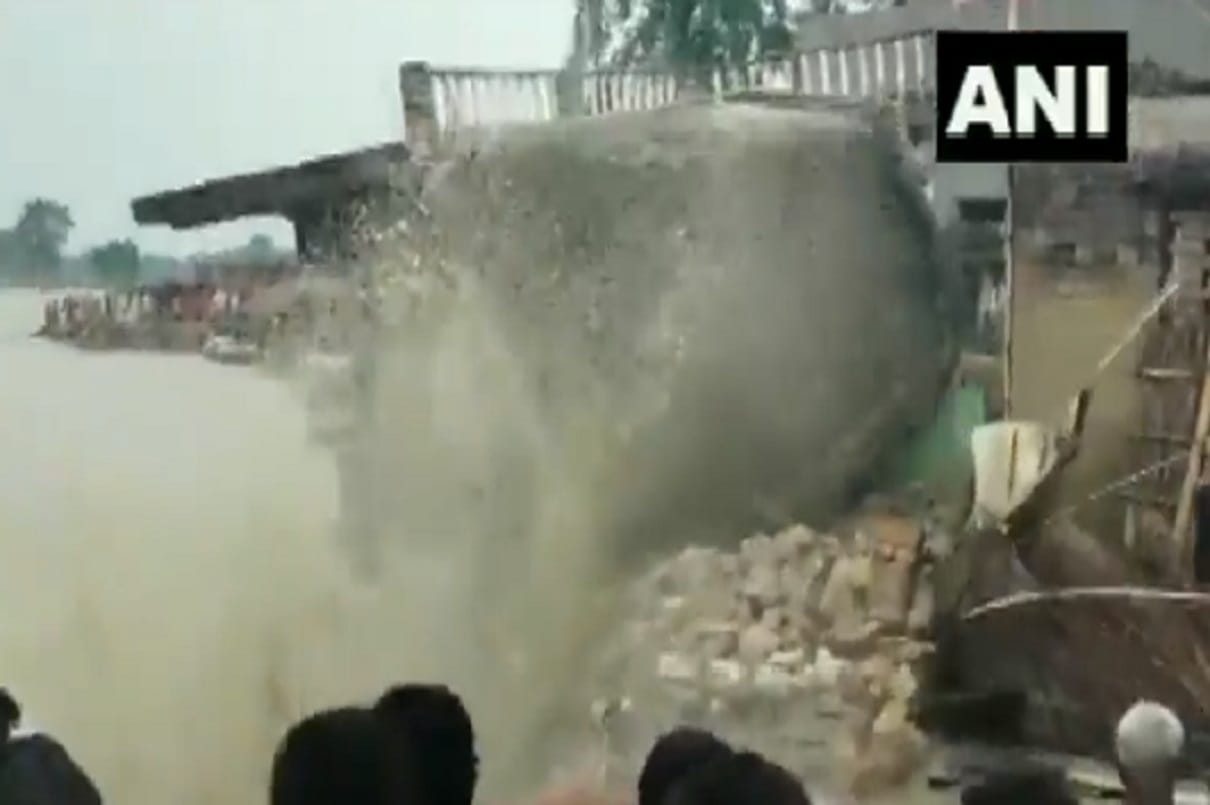 Bihar floods water lodged many districts motihari house collapses darbhanga  health centre building washed