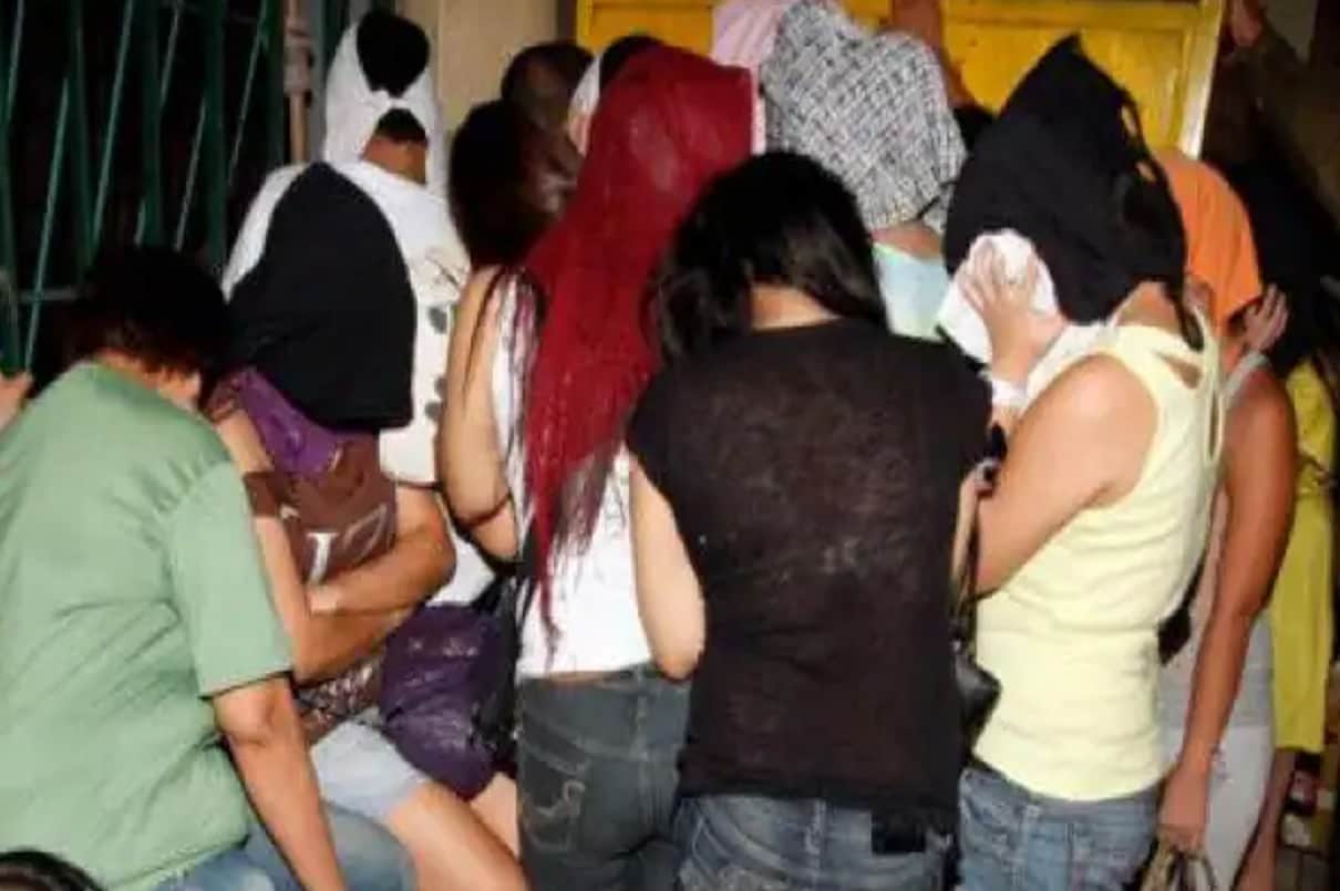 Ghaziabad Sex Racket Busted News: in 3 flats 13 including 8 women arrested whatsapp mode use for operation political party name also coming