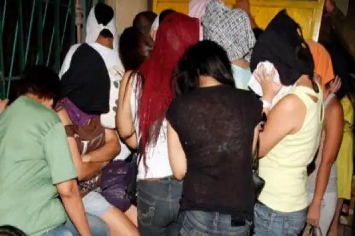 Ghaziabad Sex Racket Busted News: in 3 flats 13 including 8 women arrested whatsapp mode use for operation political party name also coming