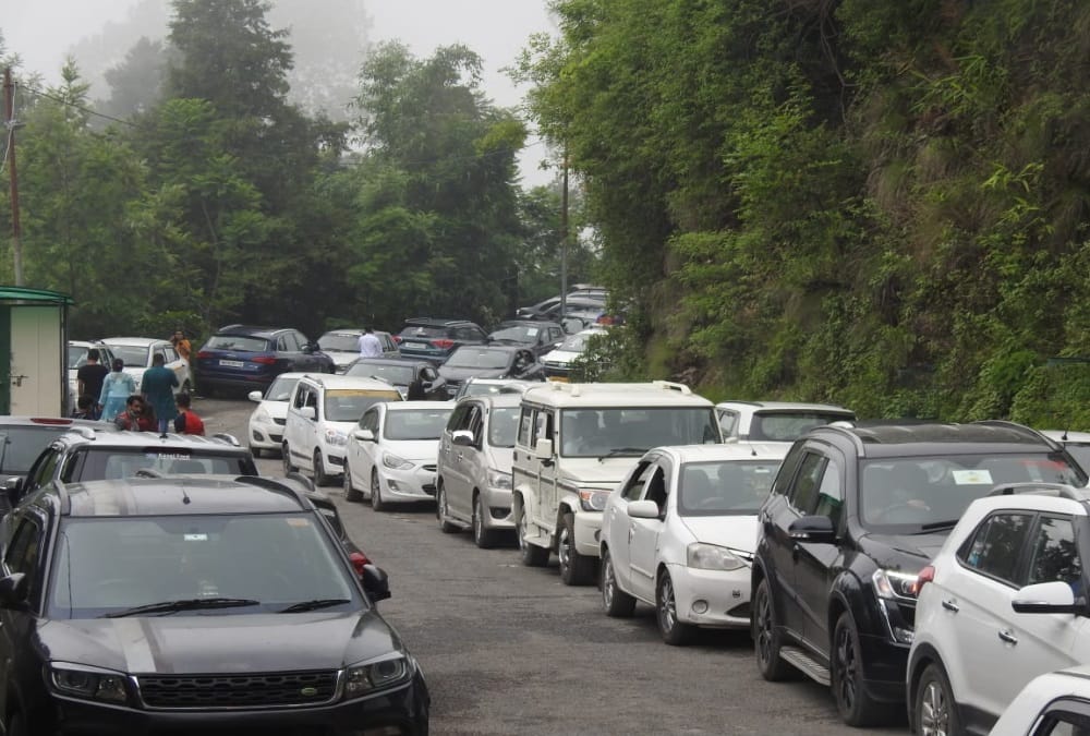 Uttarakhand News: All parking Full after Tourist Huge Rush in Nainital And Traffic Jam, Photos
