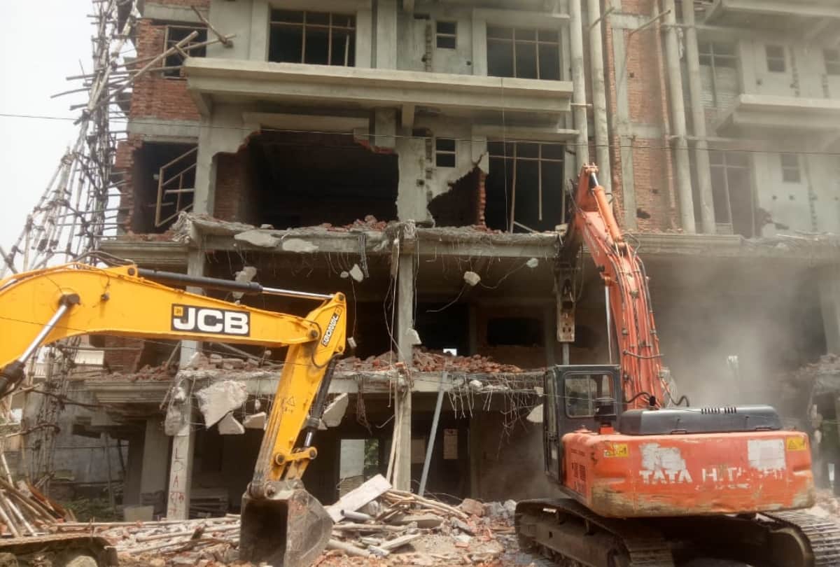 LDA demolished the building of dawood ahmad.