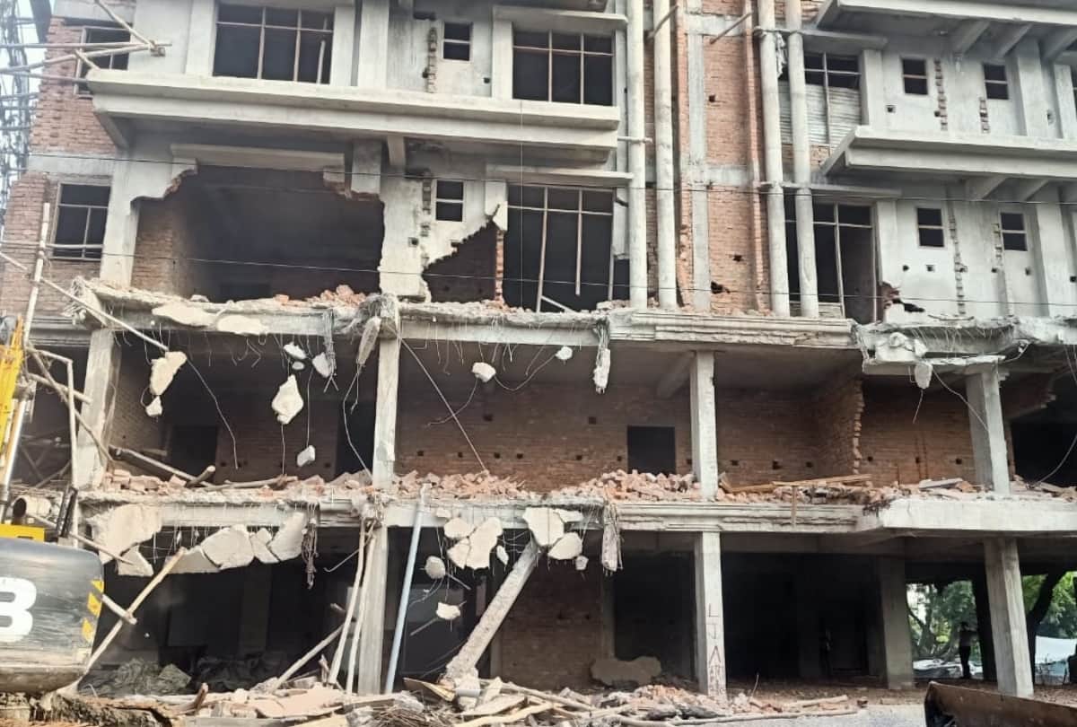 LDA demolished the building of dawood ahmad.