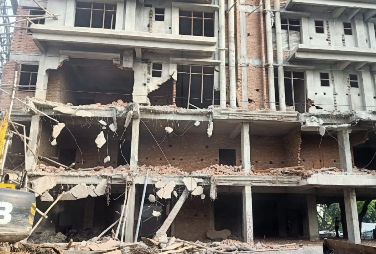 LDA demolished the building of dawood ahmad.