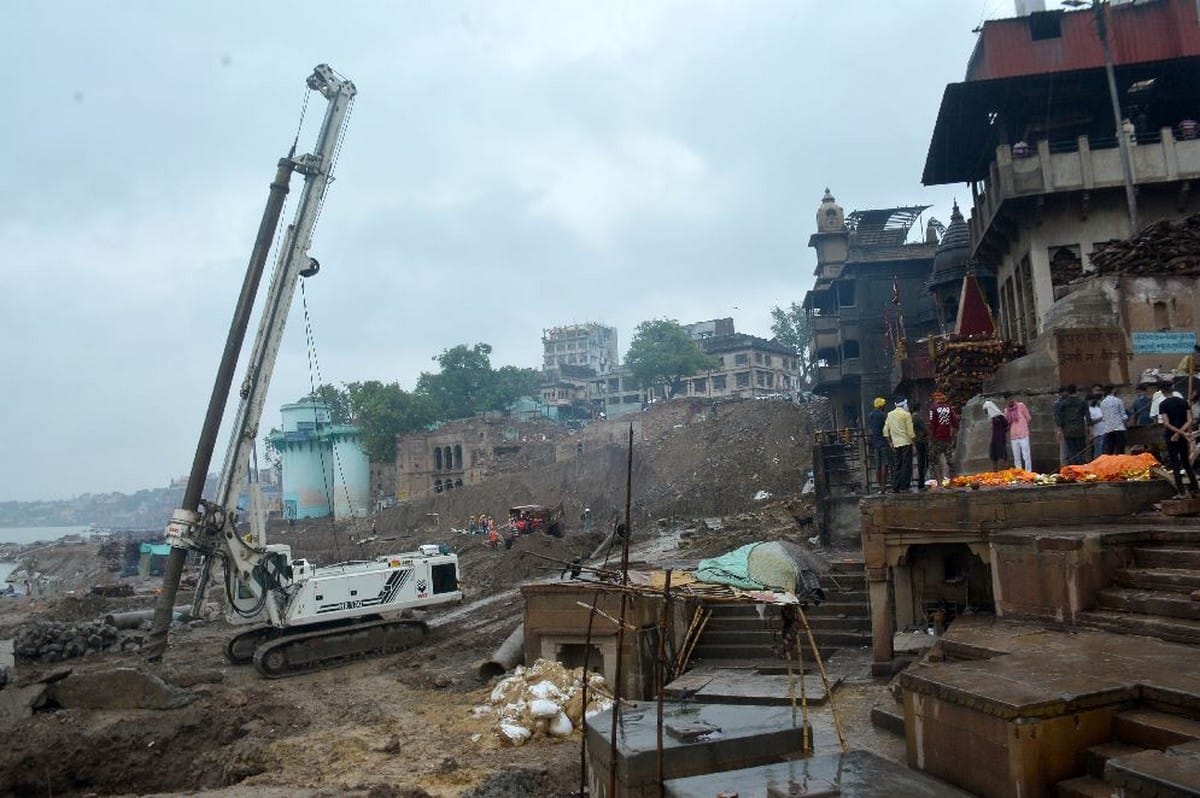 Long queue of people waiting for hours for cremation at Manikarnika Ghat varanasi