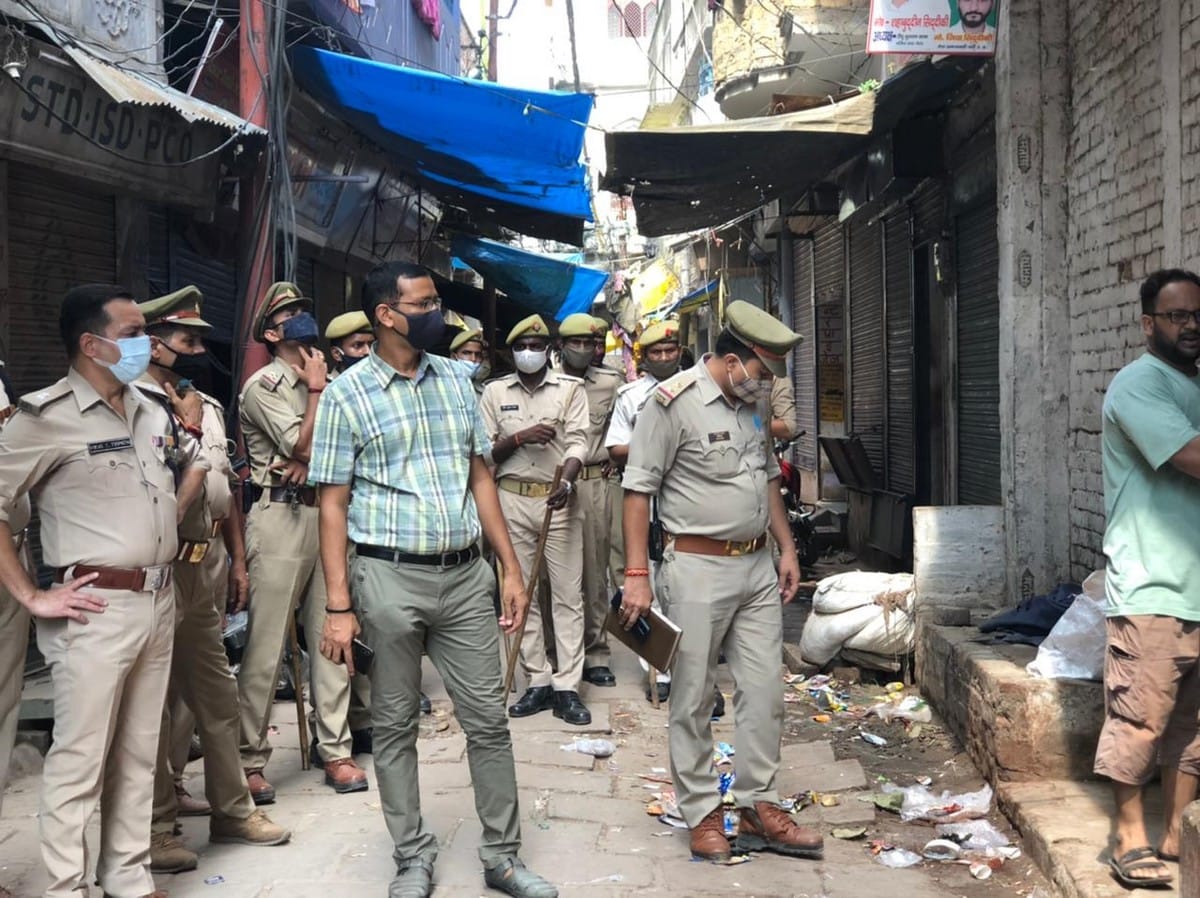Police team raided many places streets in search of Chinese manjha in varanasi