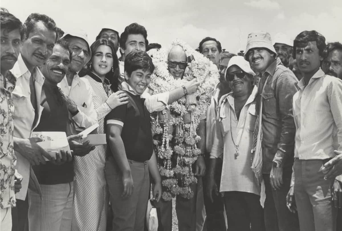 Karan Johar will announce his next film on 6 july returning to the director's chair with a romantic drama