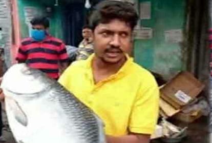 ‘Subarnalata’ actor Arindam Pramanik sells fish due to lack of work and lockdown
