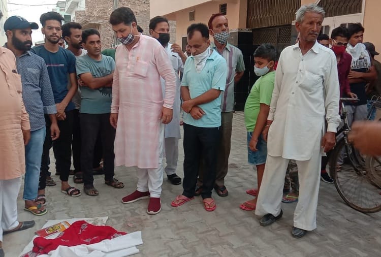 Dogs ate the feet of a newborn baby thrown in empty plot in Abohar of Punjab
