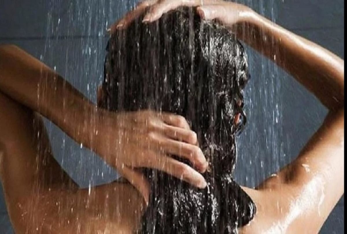 young man click photo of minor girl during bath in bareilly