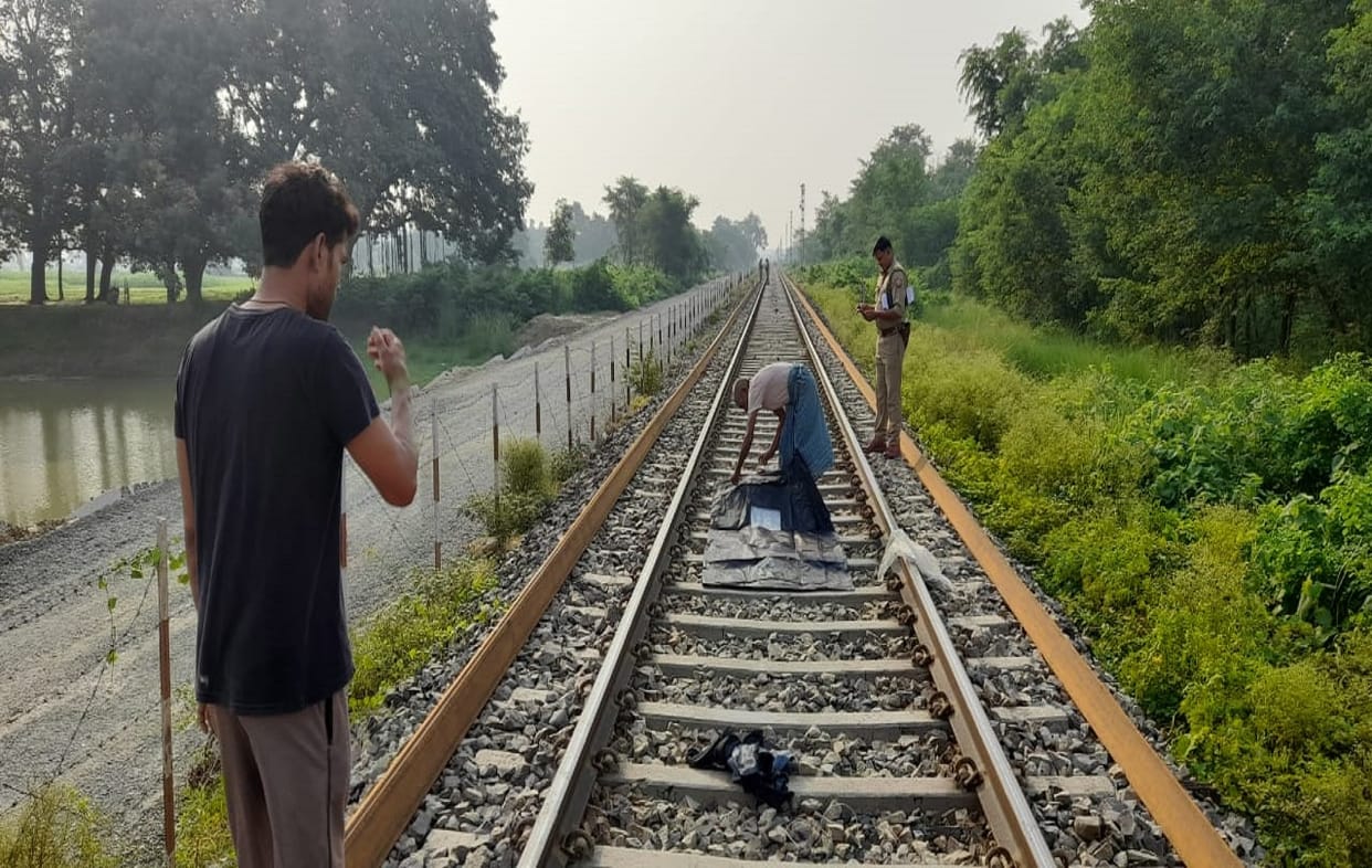 youth from Rae Bareli  dies after being hit by  train in azamgarh  sensation in area