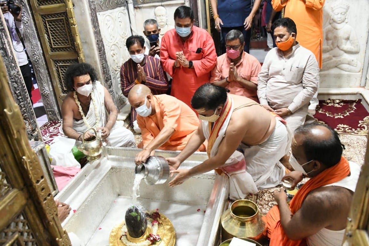up cm yogi adityanath varanasi visit today: CM yogi worshiped Kashi Vishwanath mandir wished well for state people