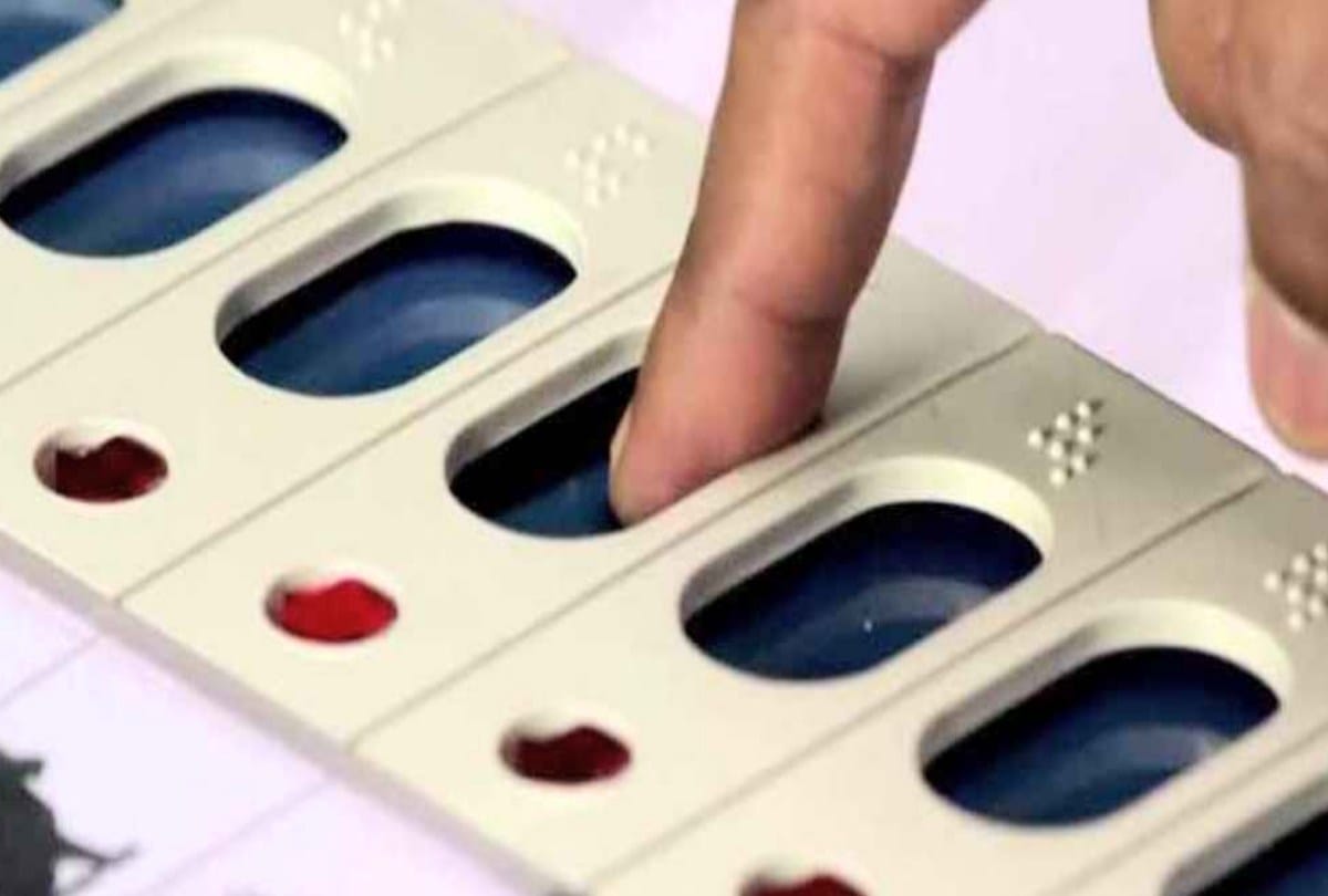 Notice to Naib Tehsildar Jubbal for negligence in taking EVMs