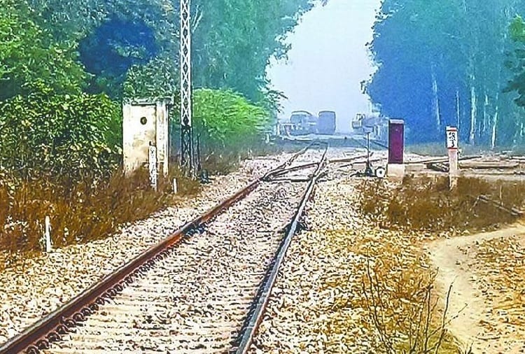 Young man got his leg amputated under train after fight with his girlfriend in Panipat of Haryana