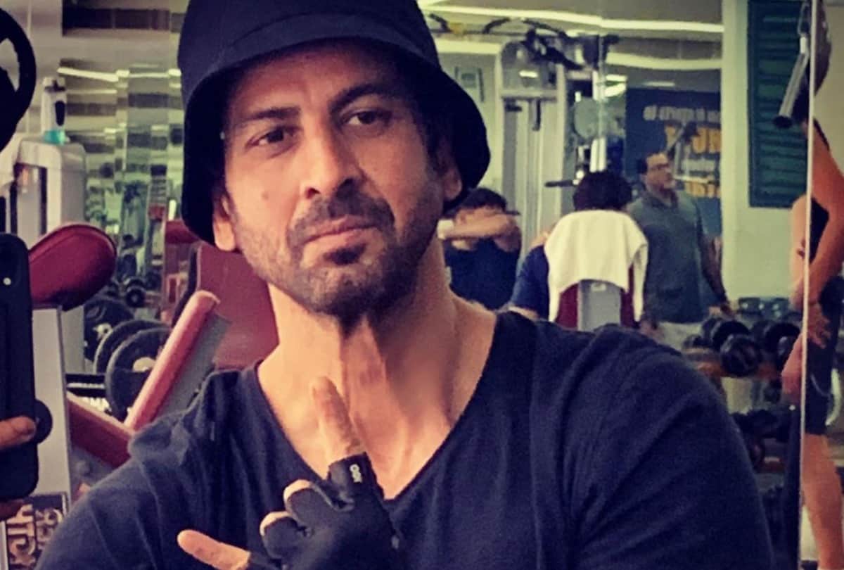 ronit roy says akshay kumar and amitabh bachchan paid his security agency during lockdown