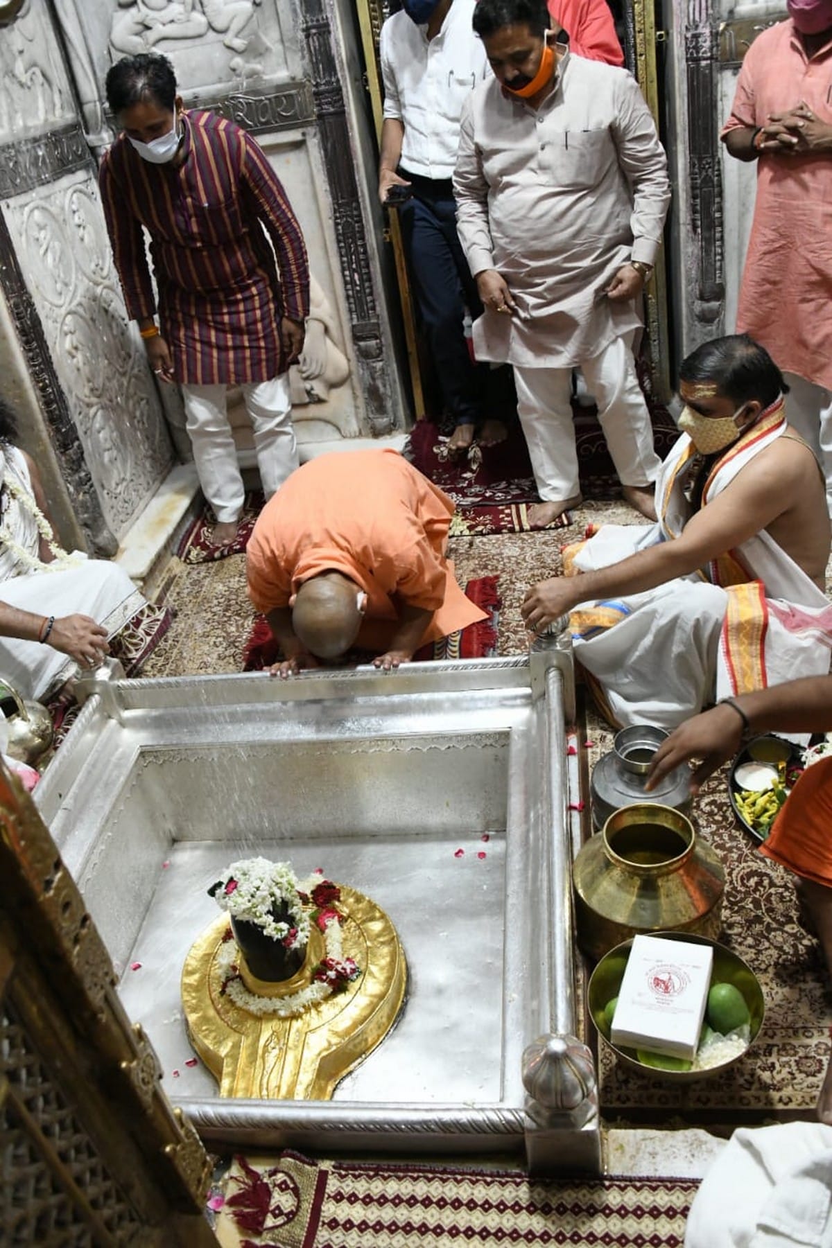 up cm yogi adityanath varanasi visit today: CM yogi worshiped Kashi Vishwanath mandir wished well for state people