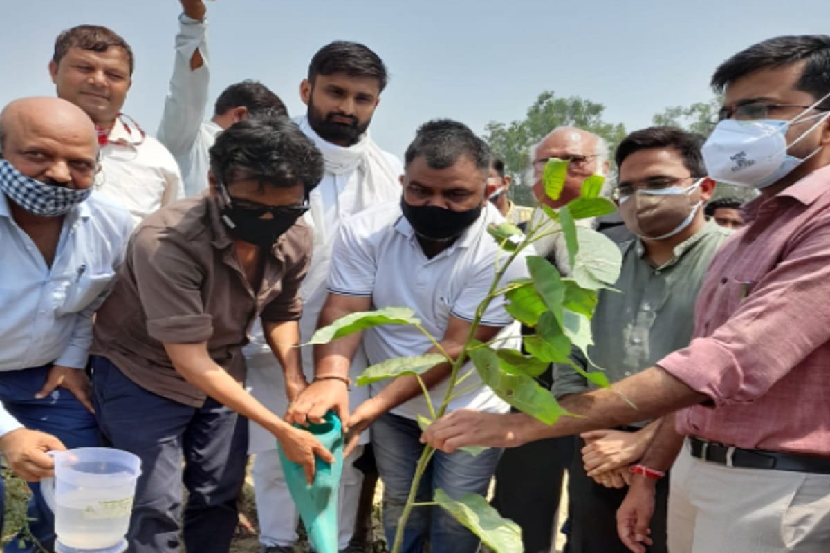 Actor Nawazuddin Siddiqui has open success secret in a program in Meerut