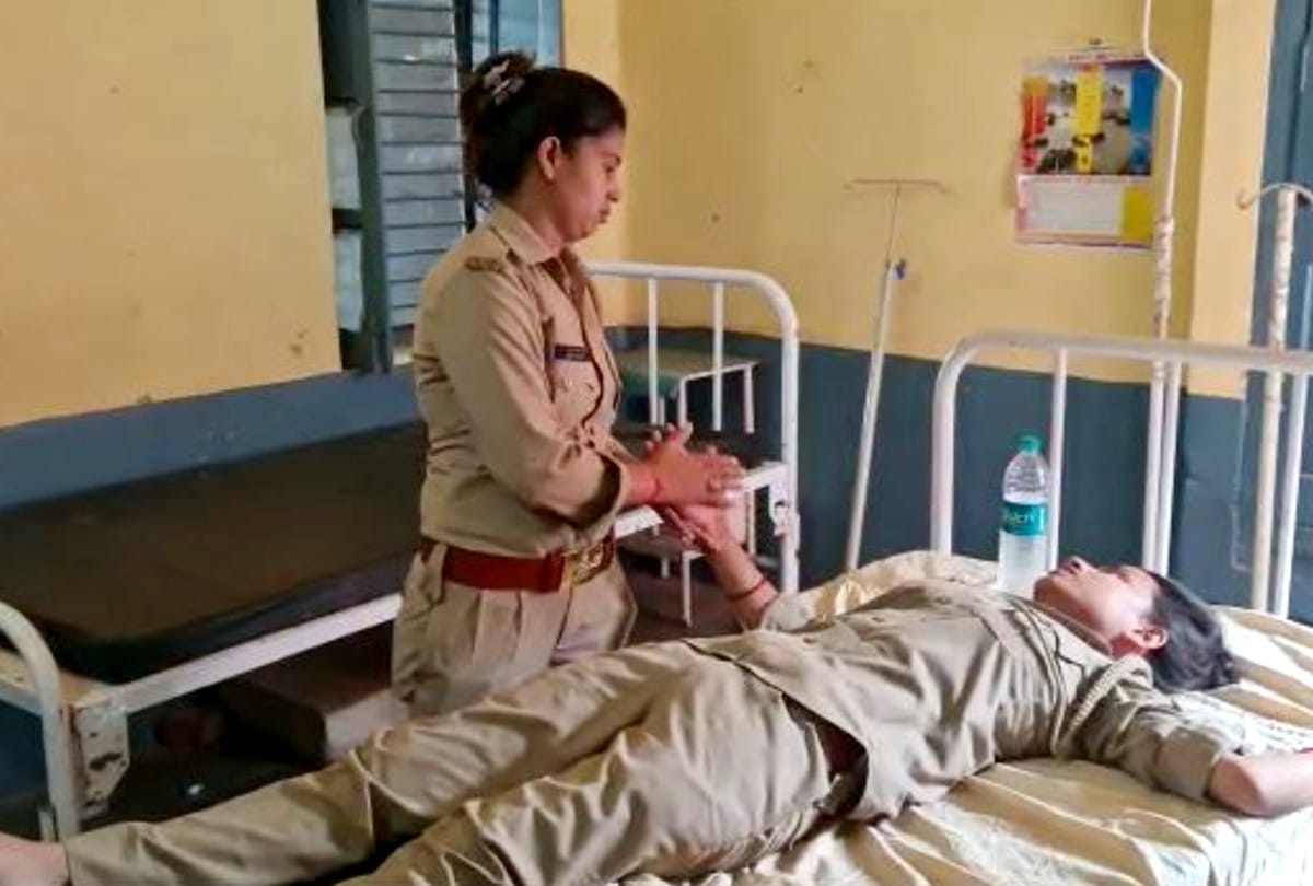 lady cop attempted suicide at police station in kasganj