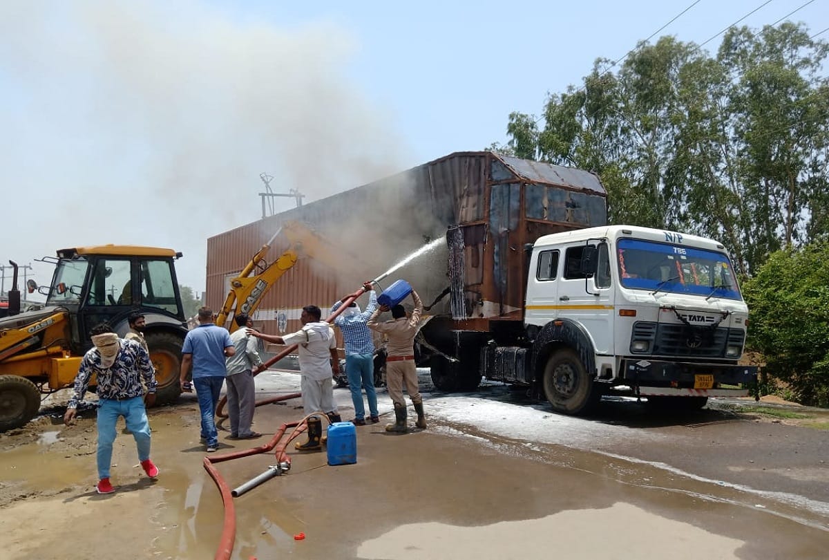 fire in Container at Jhansi, driver burnt alive