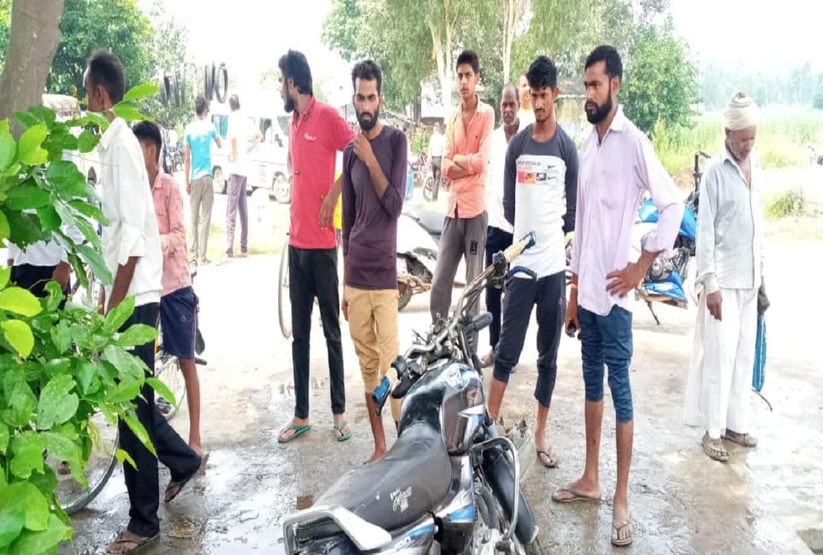 Big road accident in Sambhal tractor hit bikes many died
