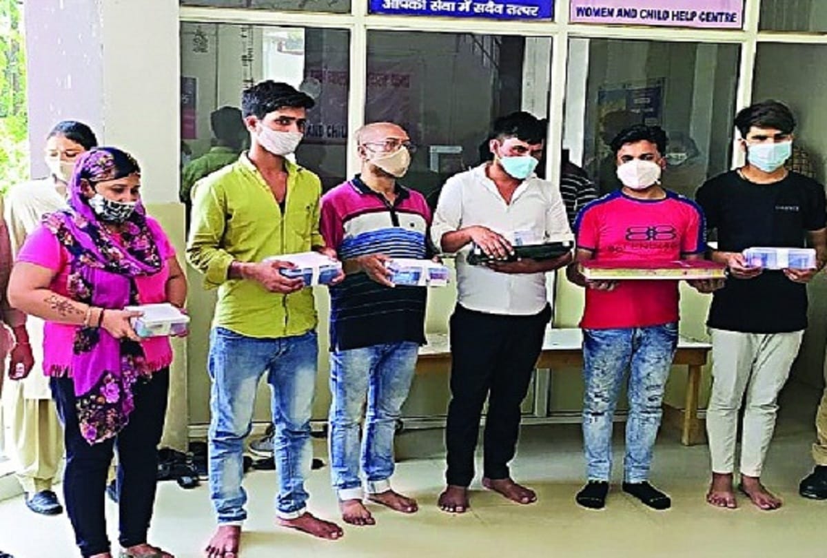 Highprofile sex racket exposed in noida Oyo Hotel Royal Palace