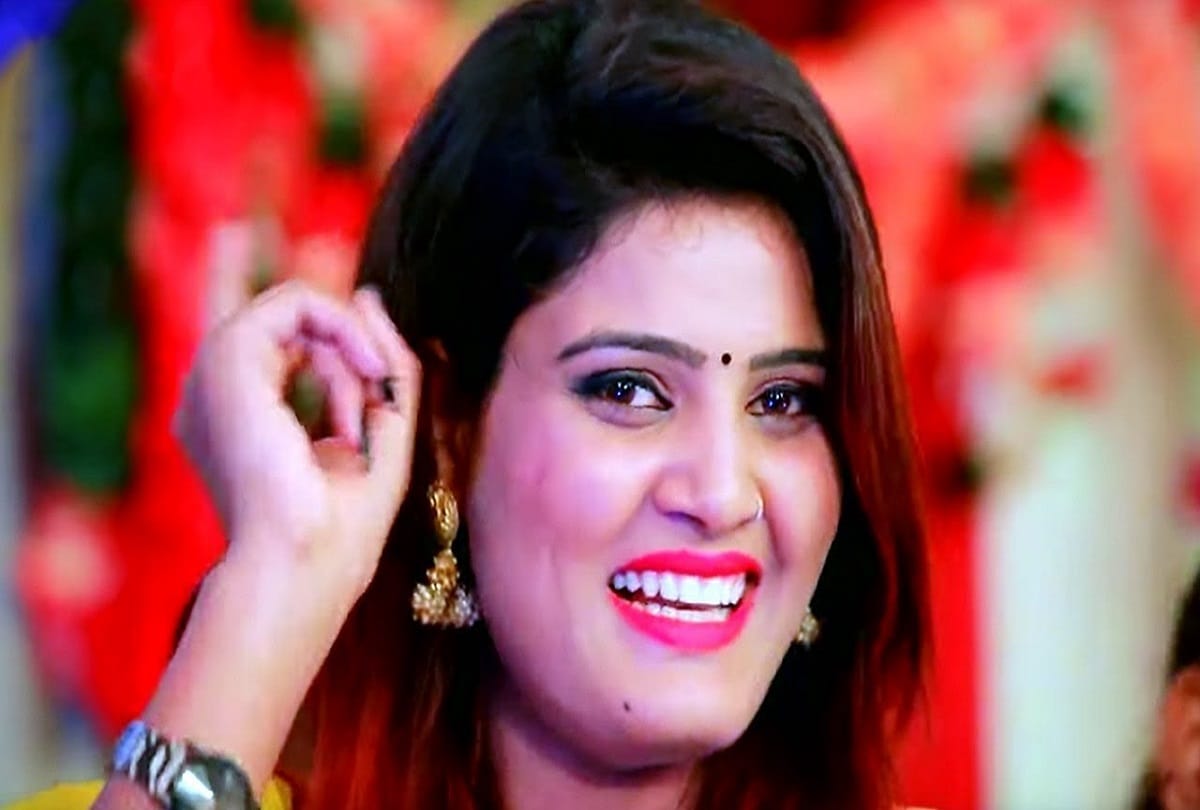 Chhapra: Case filed against Bhojpuri singer Nisha Upadhyay, flouting corona protocol at brother's wedding
