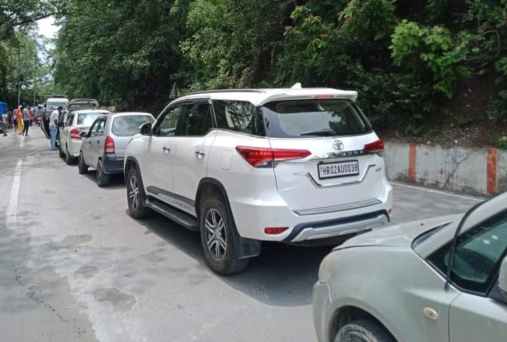 Uttarakhand News: Tourist Huge Crowd in Rishikesh And Traffic Jam, Photos