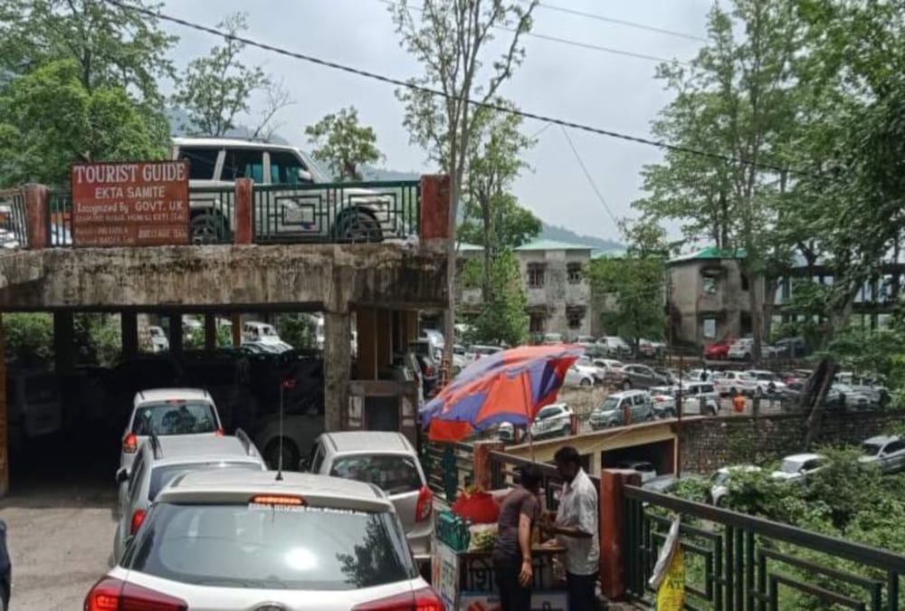Uttarakhand News: Tourist Huge Crowd in Rishikesh And Traffic Jam, Photos