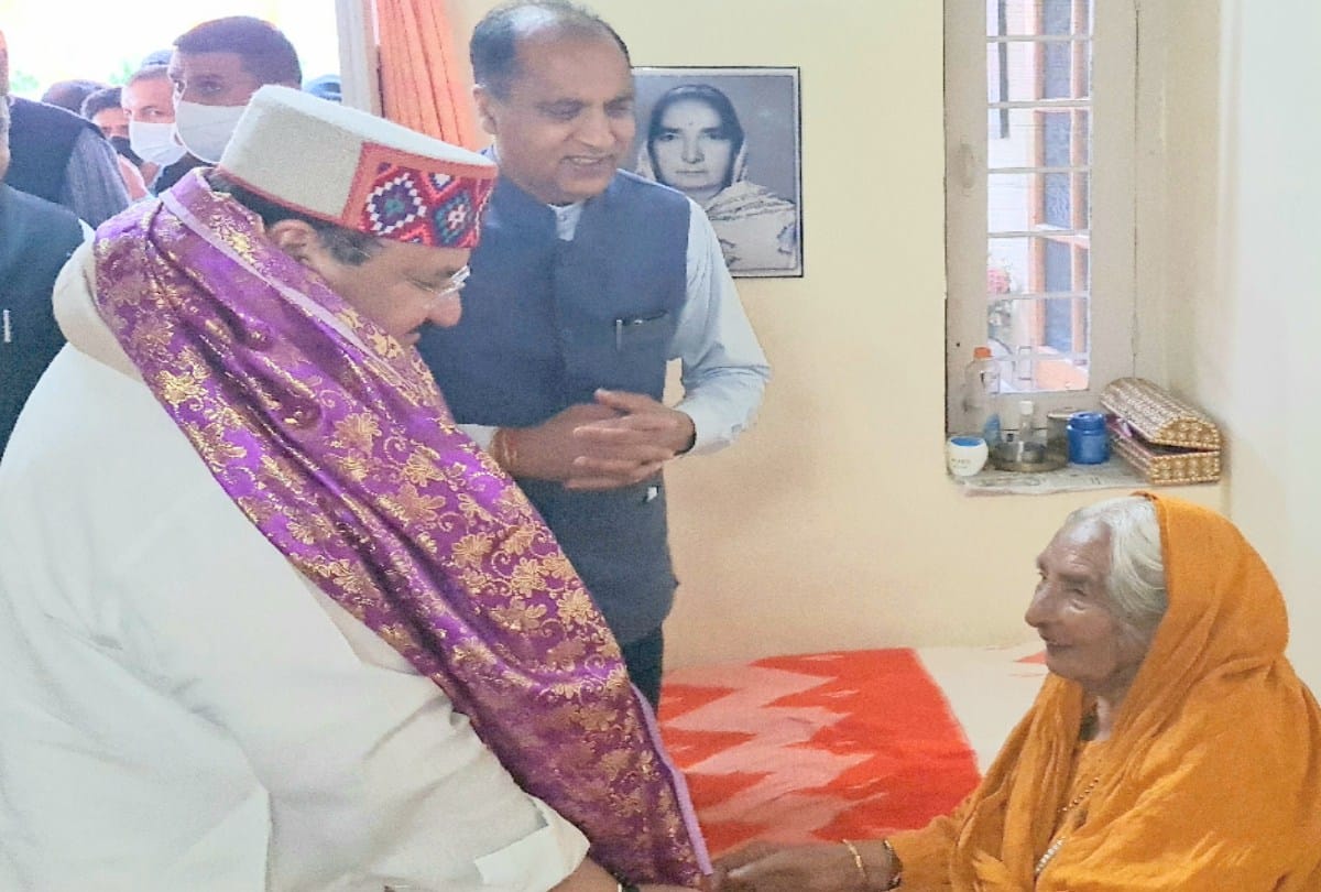 JP Nadda took blessings of his aunt in Kullu, CM Jairam was also remain present