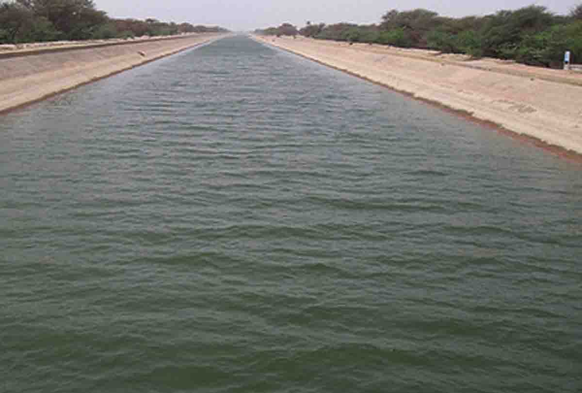 Kanpur: Seeing niece drowning in Armapur canal, uncle jumped, searching for both of them diving