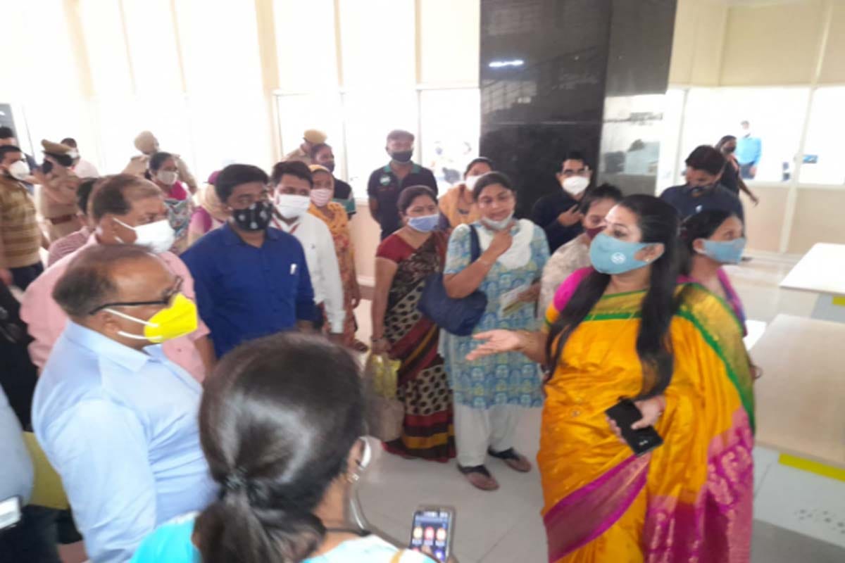State Womens Commission Vice-Chairman Sushma Singh reached Meerut, inspected the Pink Booth, said - Medical arrangements are bad