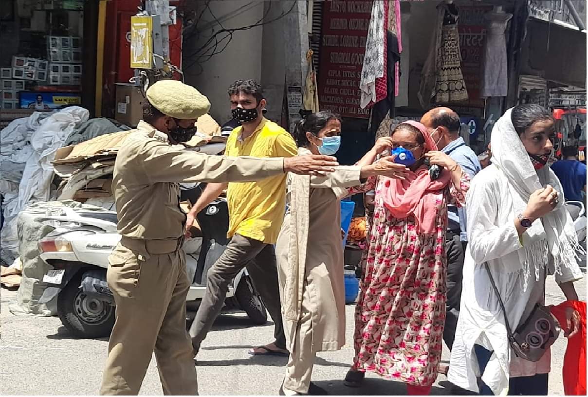 Corona in Jammu and Kashmir: People walking without wearing masks, are not paying any attention to social distance