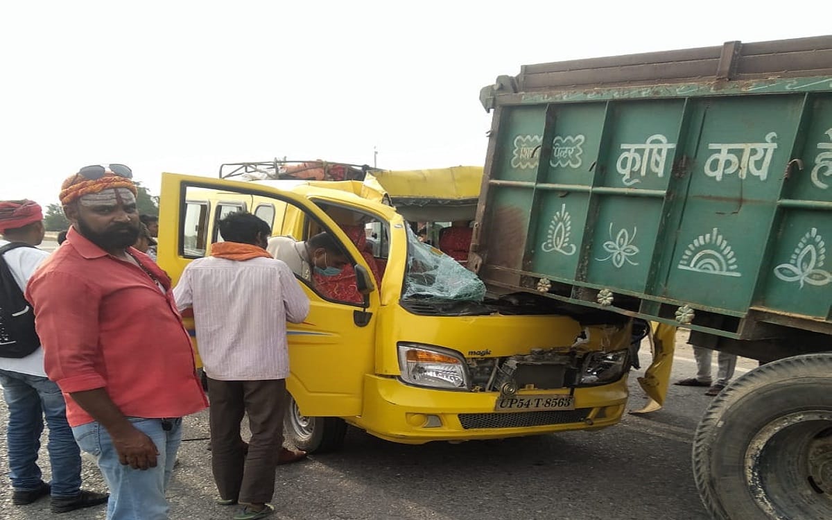 road accident in varanasi Magic hit tractor nine members of family injured who returning from Vindhyachal