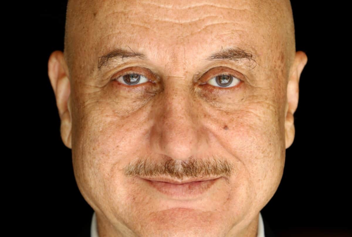 Anupam Kher played Hema Malini father at 33 in vijay recalls waiting for hours for her autograph