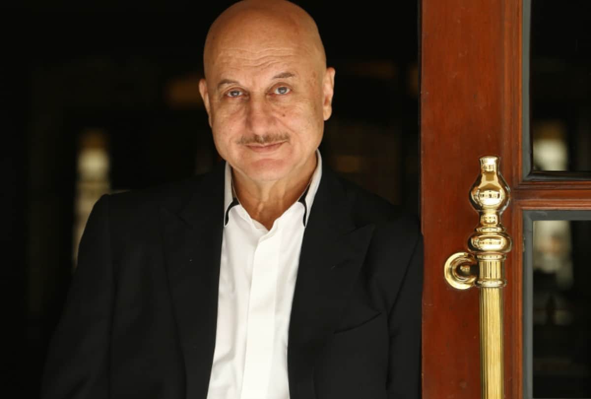Anupam Kher Shares his experience to meet legendary actor dilip kumar know details