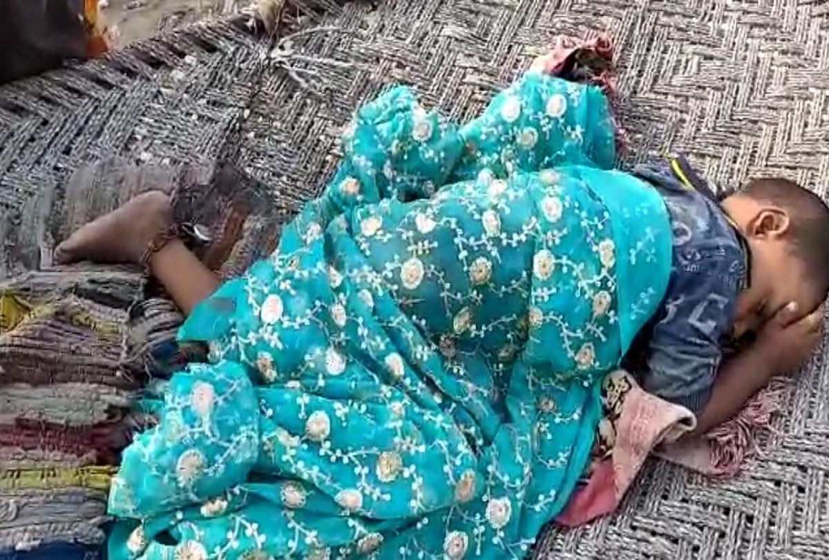 Parents children tied chains in Aligarh fear of being stolen