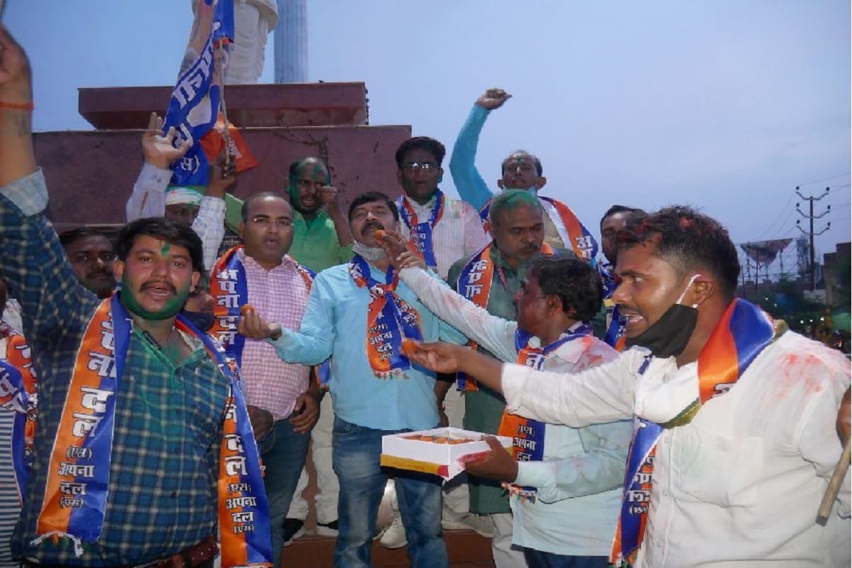 Cabinet Expansion Celebration in Mirzapur after Anupriya Patel become minister in Modi cabinet BJP workers also expressed happiness