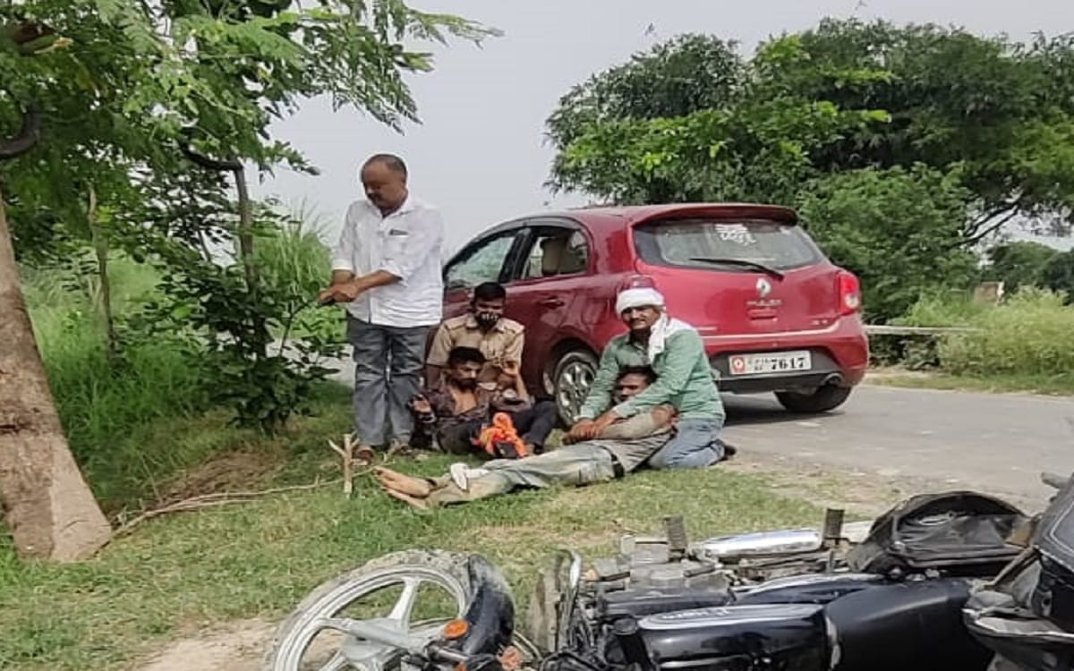 police encounter in jaunpur Two crminals running away after robbing 55 thousand from goat traders arrested after injured