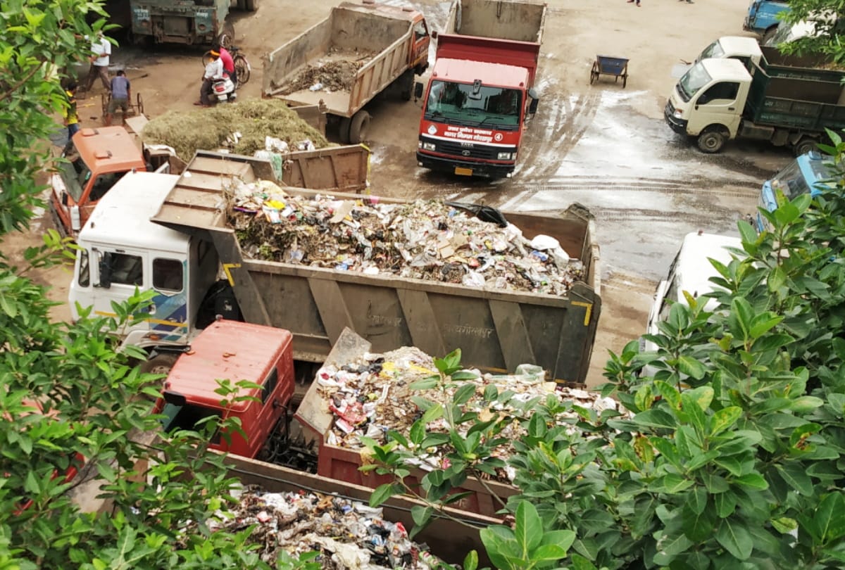 Villagers continue to protest against dumping of garbage at Gorakhpur
