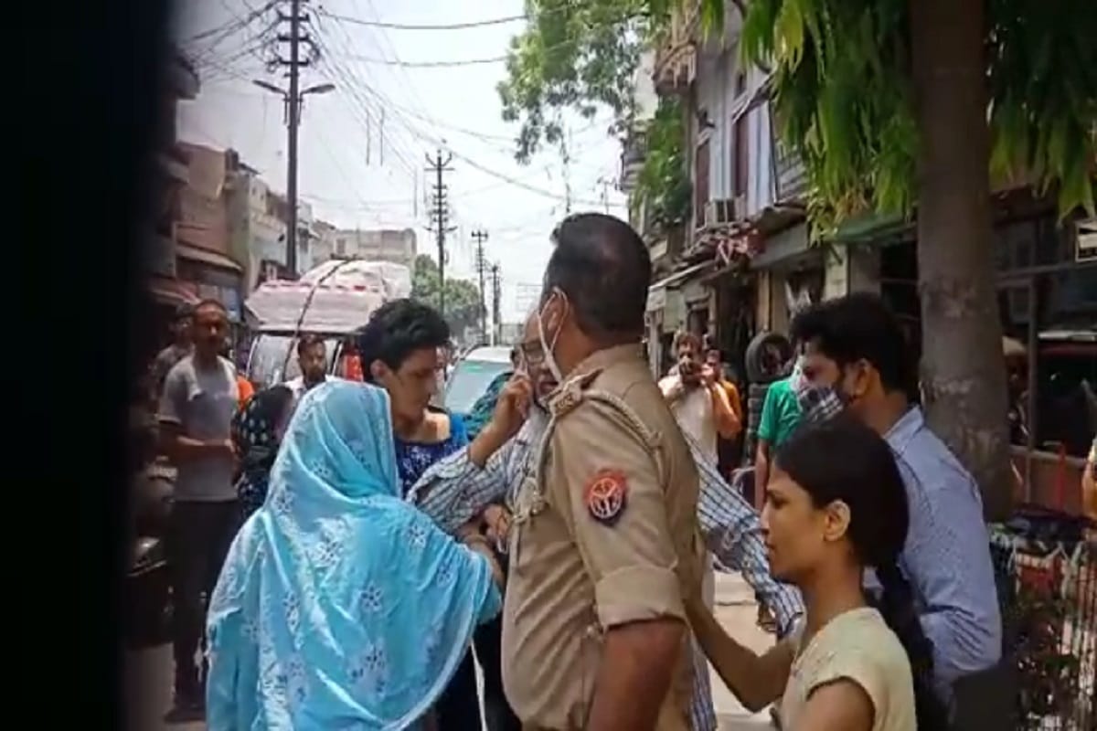 Meerut News: two sub inspectors beaten in sotiganj