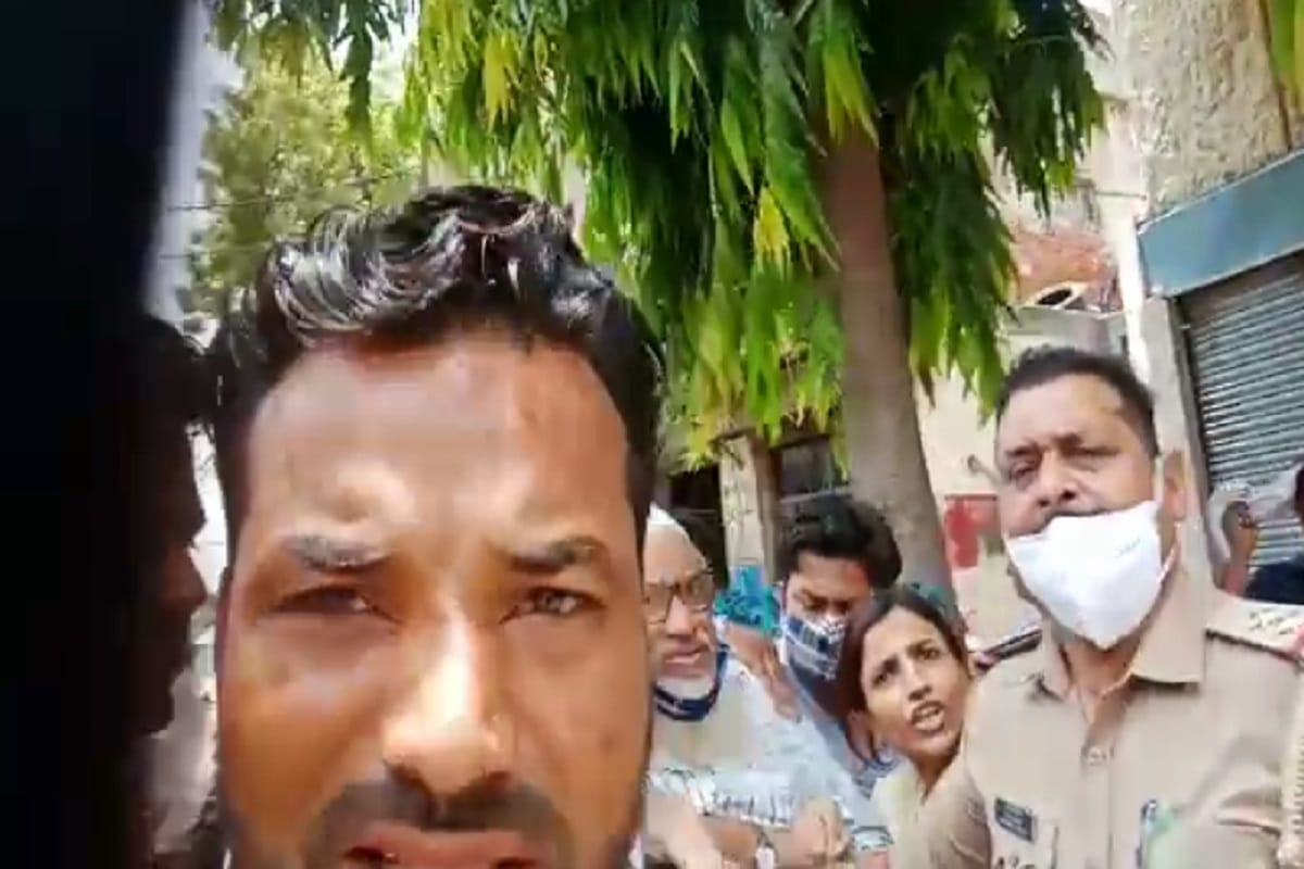 Meerut News: two sub inspectors beaten in sotiganj