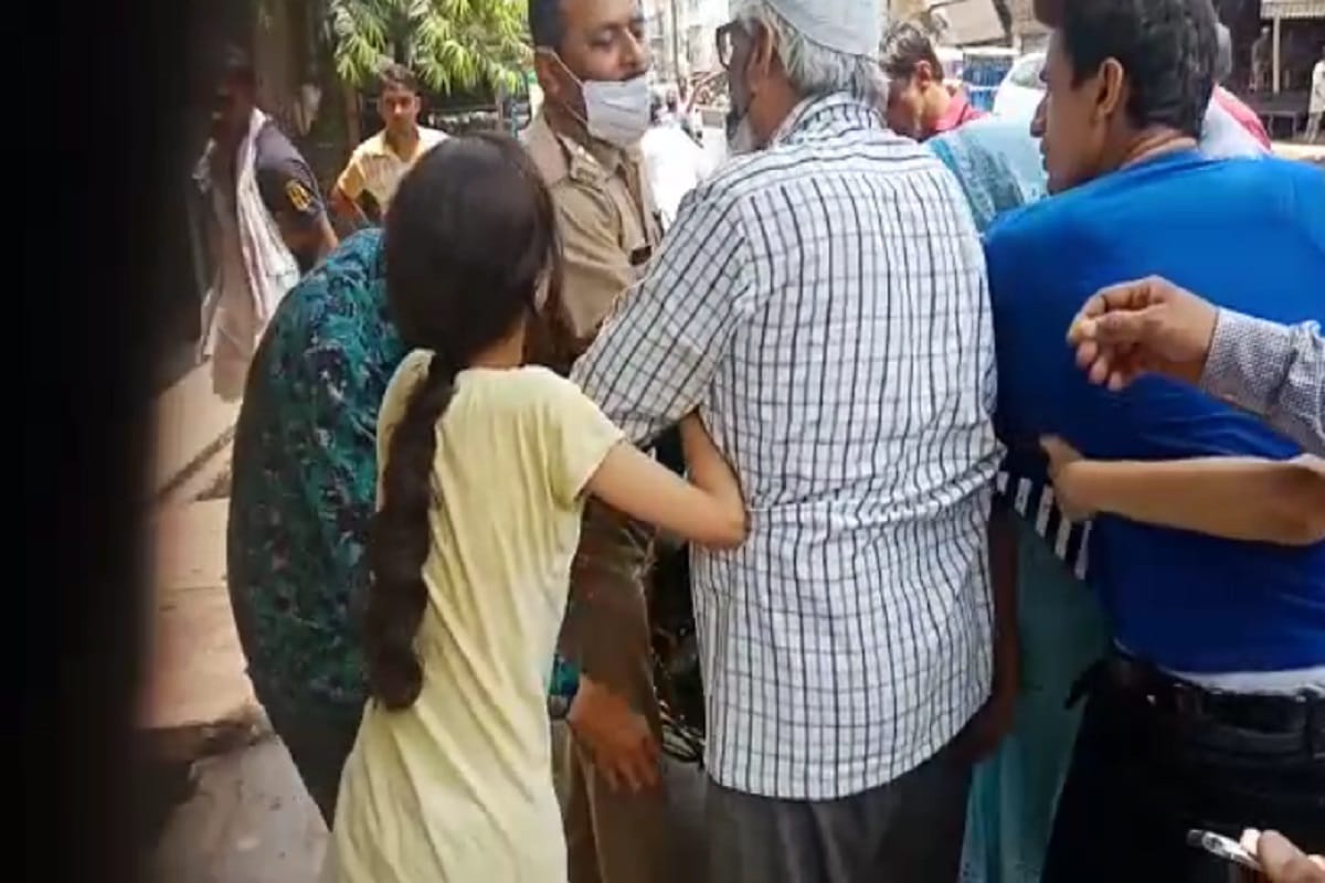 Meerut News: two sub inspectors beaten in sotiganj