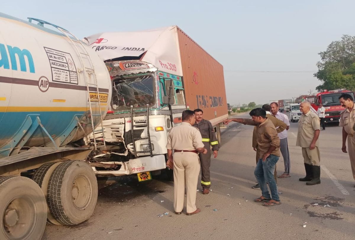 LPG leakage from capsule tanker leak after collided with truck in mathura