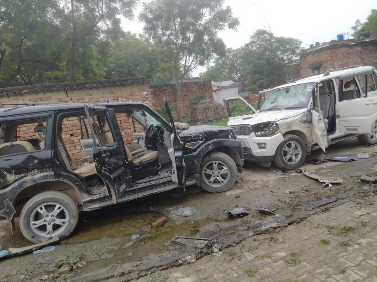 ruckus over block pramukh chunav vandalized vehicles many injured in Jaunpur